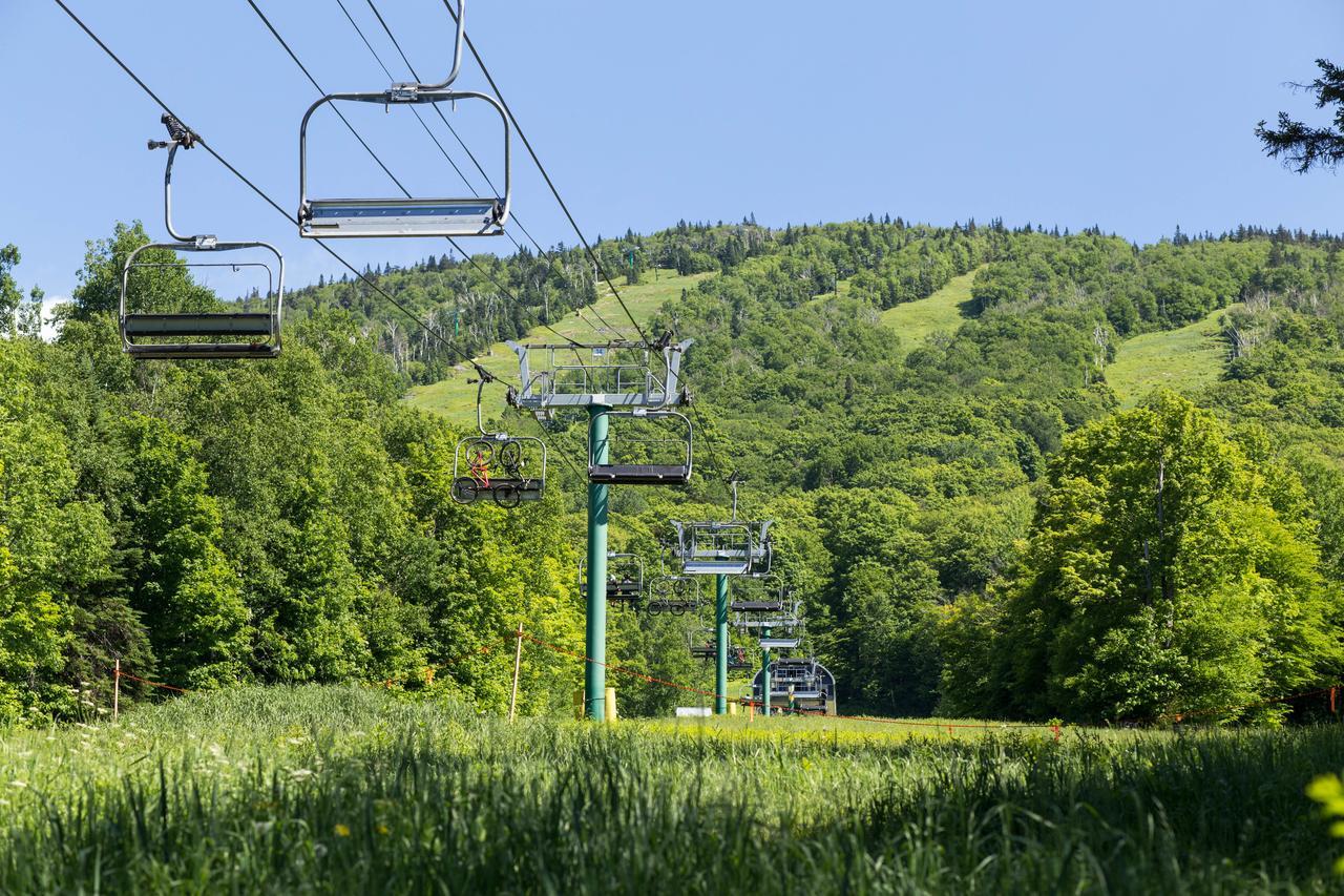 Burke Mountain Hotel And Conference Center Экстерьер фото